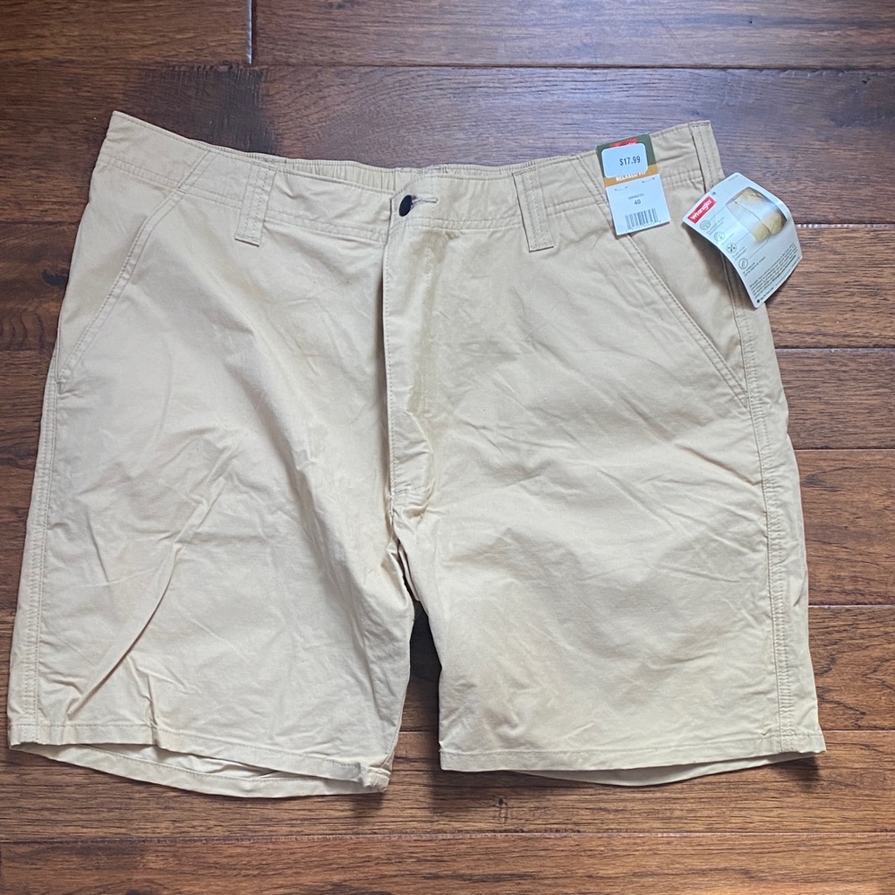 Wrangler Men's Beige Flat Front Shorts